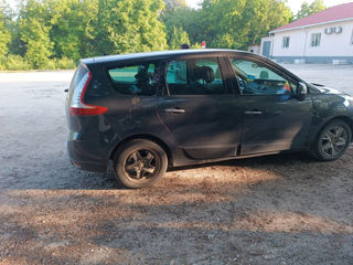 Renault Grand Scenic foto 2