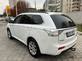 Mitsubishi Outlander foto 3