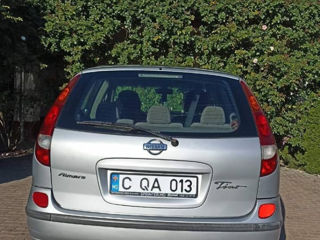 Nissan Almera Tino foto 2