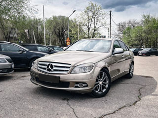 Mercedes C-Class foto 2