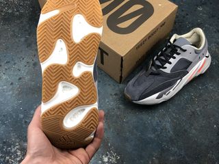 Adidas Yeezy Boost 700 Magnet foto 8