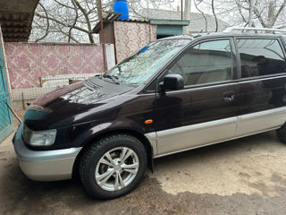 Mitsubishi Space Wagon foto 1