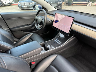 Tesla Model 3 foto 11