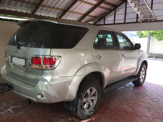 Toyota Fortuner foto 2