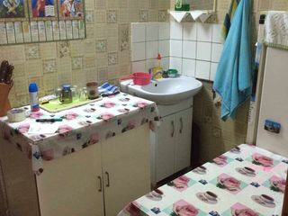 Urgent se vinde 2 camere in cămin familial. Negociabil! foto 7