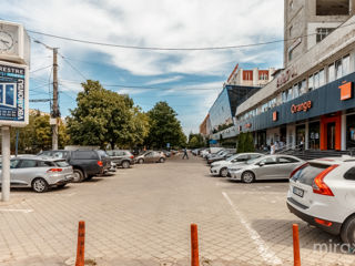 Se dă în chirie spațiu comercial pe bd. Alba Iulia, Buiucani, Chișinău foto 2