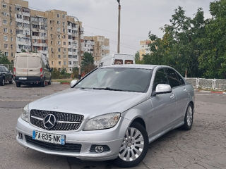 Mercedes C-Class foto 1