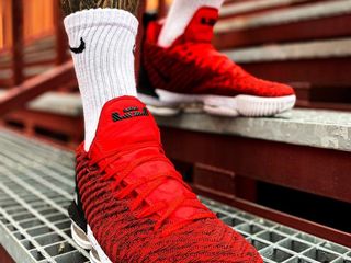 Nike LeBron 16 Red foto 4