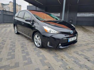 Toyota Prius v