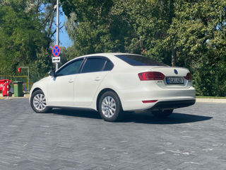 Volkswagen Jetta foto 4