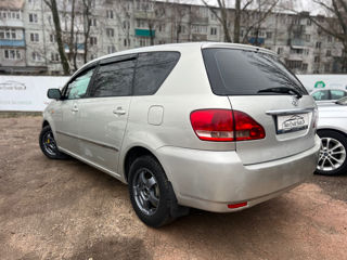 Toyota Avensis Verso foto 5