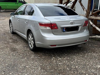 Toyota Avensis foto 2