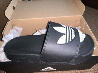 Adidas sliders in black