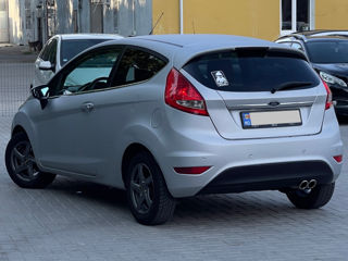 Ford Fiesta foto 5