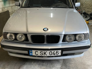 BMW 5 Series foto 6