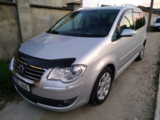 Volkswagen Touran foto 1