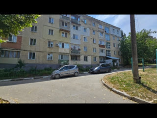 Ap. 1 cam., 30 м², 1/5 et.