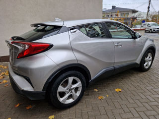 Toyota C-HR foto 2