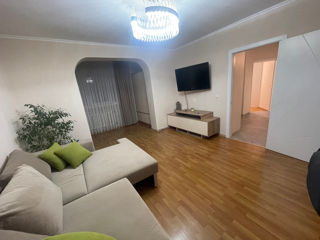 Apartament cu 2 camere, 55 m², Botanica, Chișinău foto 2