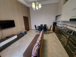 Apartament cu 2 camere, 80 m², Buiucani, Chișinău foto 2