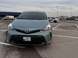 Toyota Prius v foto 3