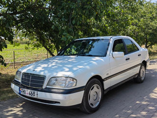 Mercedes C-Class foto 2