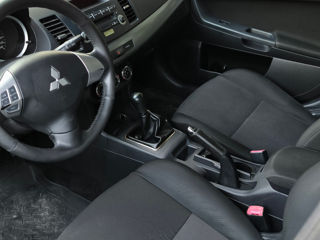 Mitsubishi Lancer foto 2