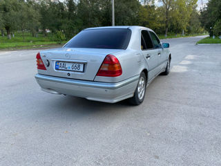 Mercedes C-Class foto 5