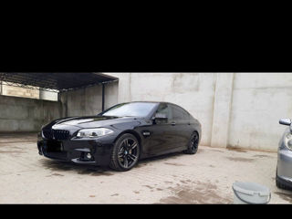 BMW 5 Series foto 2