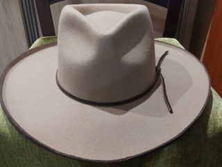 Ковбойская шляпа 100% шерсть большой,размер примерно 60,новая,привезена из США.