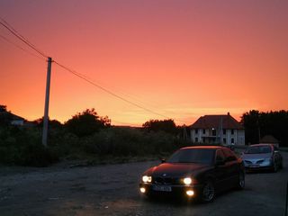 BMW 5 Series foto 1