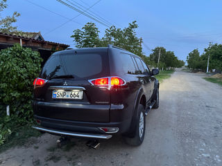 Mitsubishi Pajero Sport foto 3