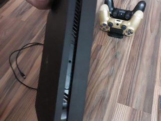 Ps4 slim 800gb foto 2