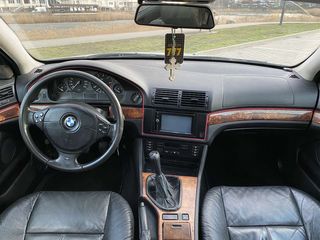 BMW 5 Series foto 10