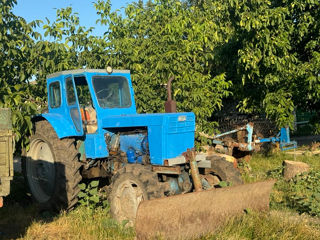 Vând  tractor T40