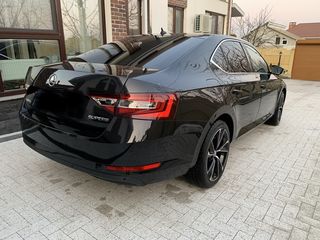 Skoda Superb foto 1