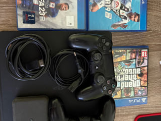 Se vinde Playstation 4 foto 2