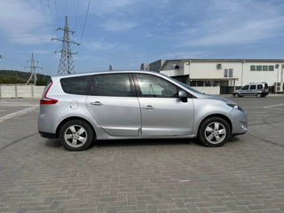 Renault Grand Scenic foto 2