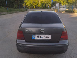 Volkswagen Jetta foto 2