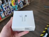 Apple AirPods (2Gen) with Charging Case) foto 1