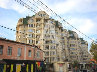 Penthouse în 2 nivele cu Terasa! Centru, str. Petru Rareș, 5 odăi, 178 m2, Euroreparatie! foto 1