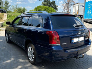 Toyota Avensis foto 4