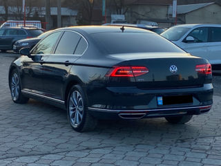 Volkswagen Passat foto 3