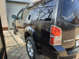 Nissan Pathfinder foto 4