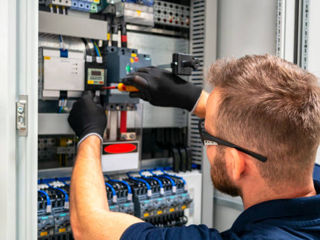 Electrician profesional cu experienta si certificat de permitere catre lucrari.