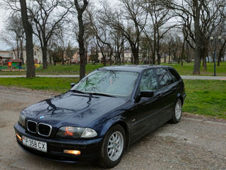 BMW 3 Series Touring foto 4