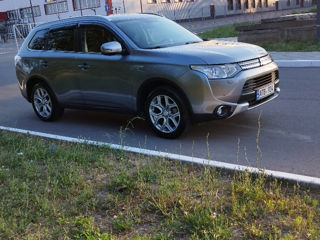 Mitsubishi Outlander foto 3