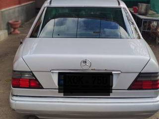 Mercedes Series (W124) foto 2