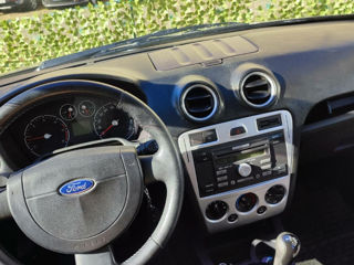 Ford Fusion foto 2