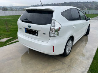 Toyota Prius v